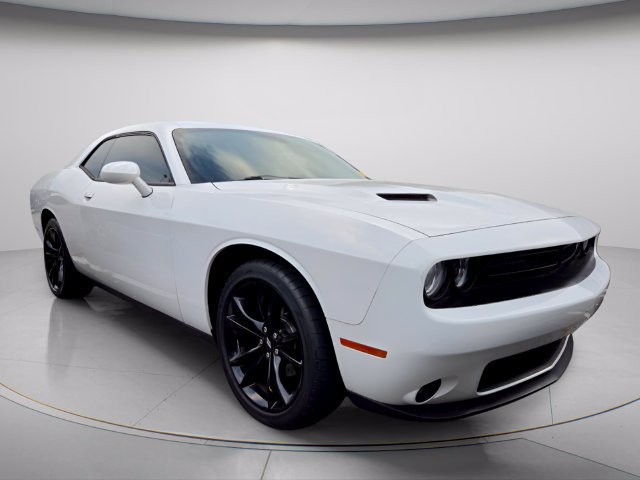 Used 2018 Dodge Challenger SXT w/ Blacktop Package RWD image 3