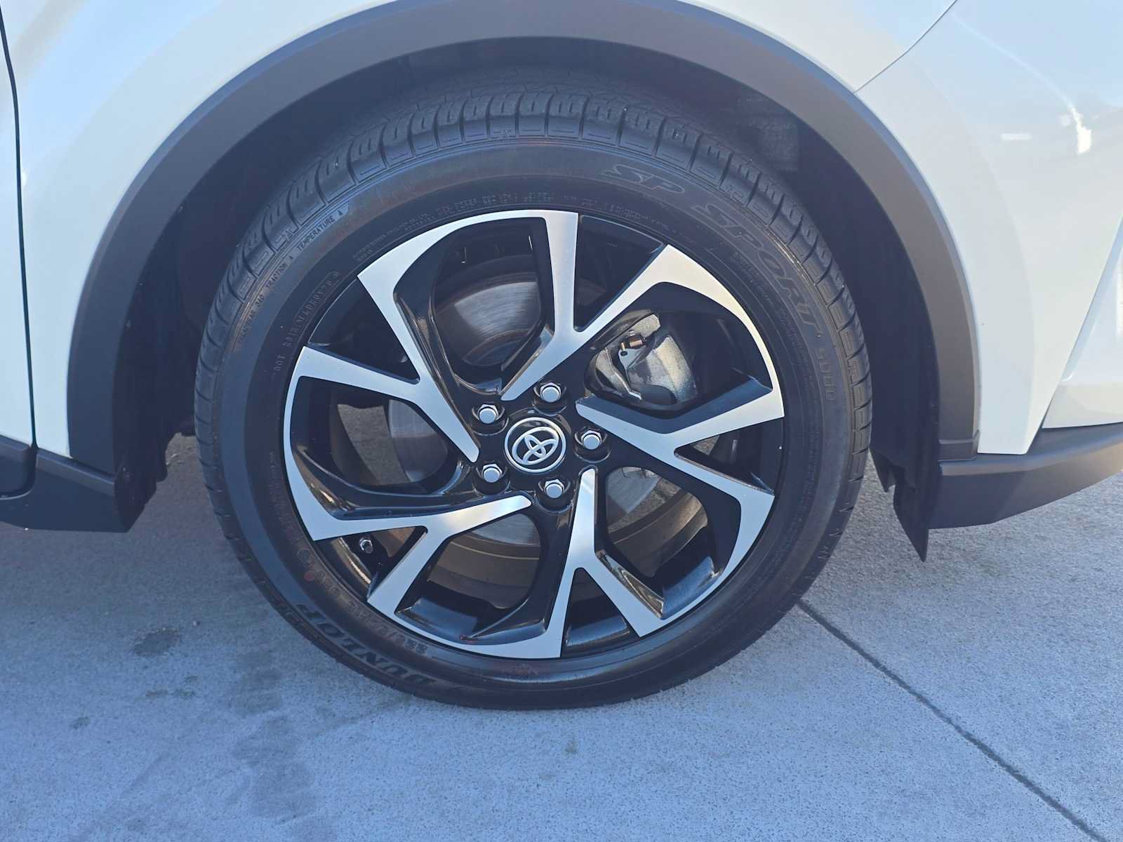 Used 2020 Toyota C-HR XLE FWD image 9