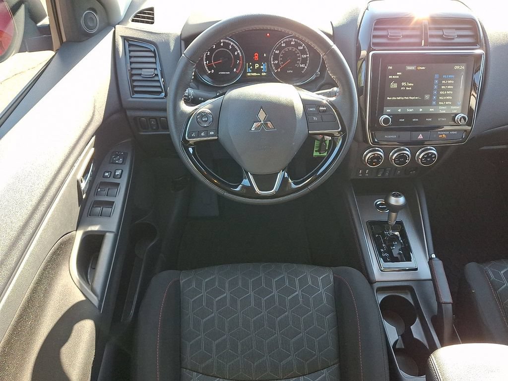 Used 2025 Mitsubishi Outlander Sport LE AWD/4WD image 12