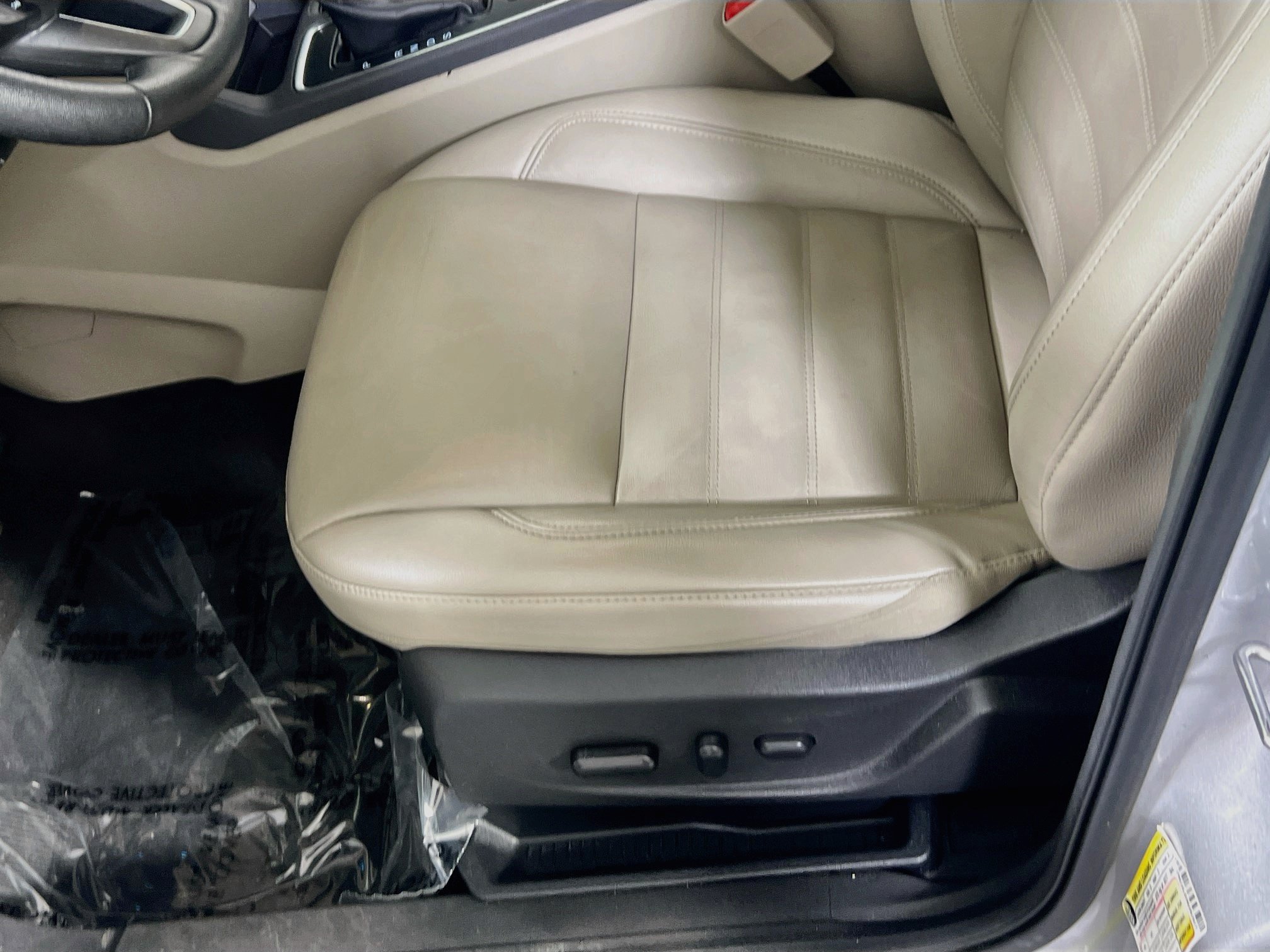 Used 2017 Ford Escape Titanium FWD image 19