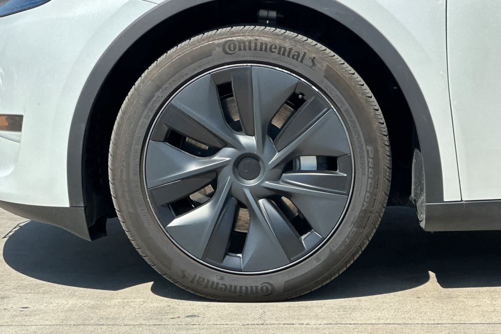 Used 2024 Tesla Model Y Long Range AWD/4WD image 12