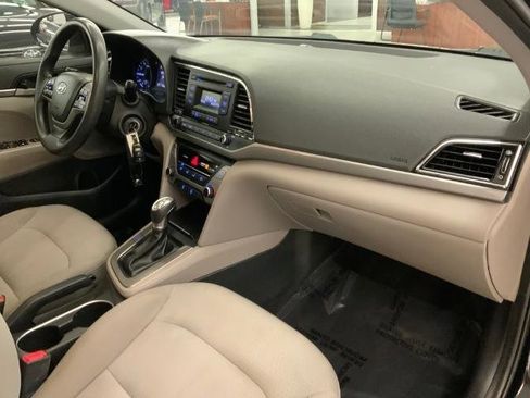 Used 2018 Hyundai Elantra SE FWD image 9