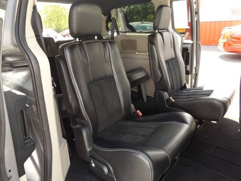Used 2017 Dodge Grand Caravan SXT FWD image 21