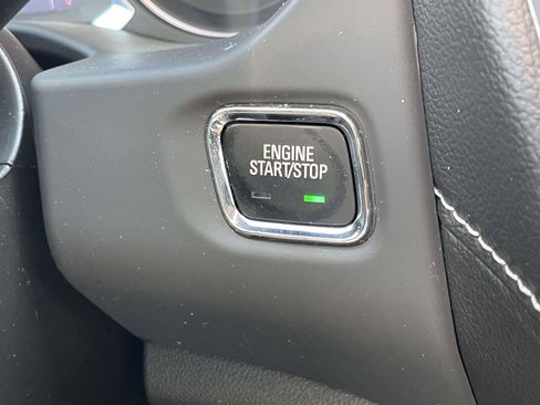 Used 2023 GMC Acadia SLE w/ Driver Convenience Package FWD image 30
