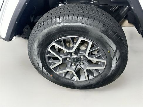 Used 2025 Jeep Wrangler Unlimited Sahara AWD/4WD image 11
