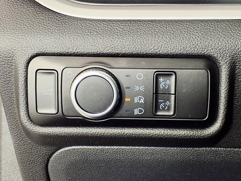 Used 2024 Ford Explorer XLT image 14