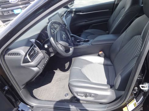 Used 2021 Toyota Camry SE w/ Cold Weather Package image 11