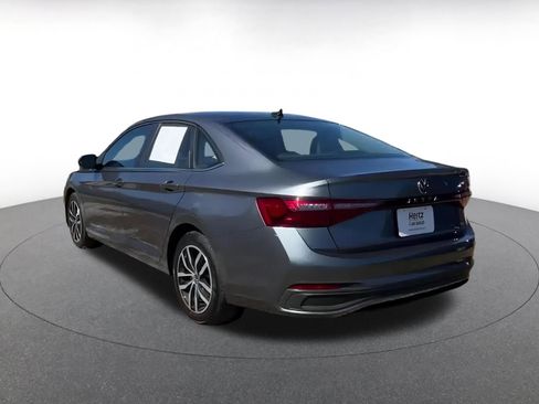 Used 2025 Volkswagen Jetta SE image 11