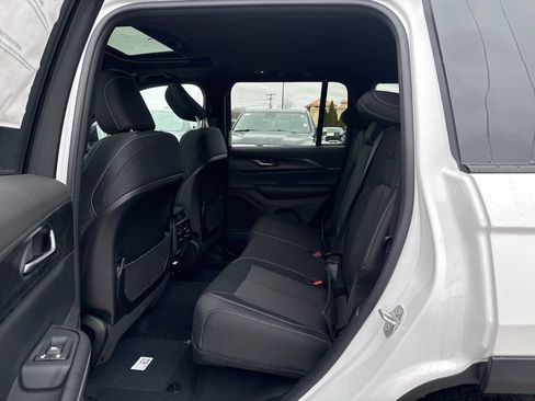 New 2026 Jeep Grand Cherokee Laredo AWD/4WD image 23