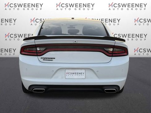 Used 2022 Dodge Charger SXT w/ Blacktop Package image 4