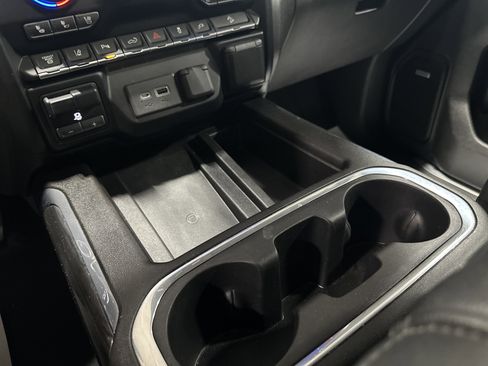 Used 2021 Chevrolet Silverado 2500 LTZ w/ LTZ Convenience Package image 18