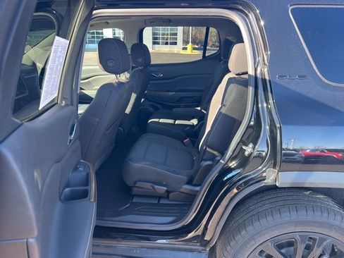 Used 2023 GMC Acadia SLE w/ Driver Convenience Package image 24