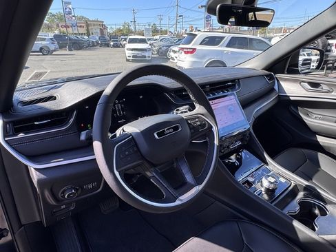 New 2025 Jeep Grand Cherokee Limited w/ Black Appearance Package image 12