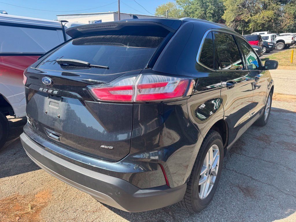 Used 2022 Ford Edge SEL w/ Convenience Package AWD/4WD image 2