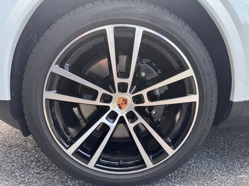 Certified 2026 Porsche Cayenne AWD/4WD image 27