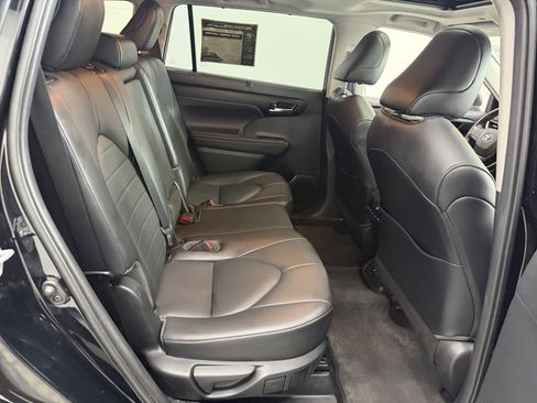 Used 2020 Toyota Highlander XLE AWD/4WD image 26