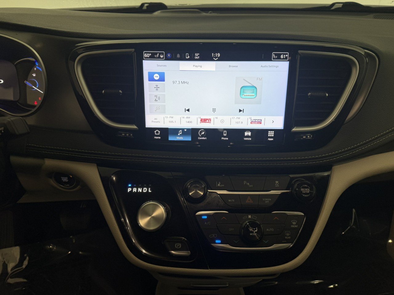 Used 2023 Chrysler Pacifica Touring-L FWD image 19