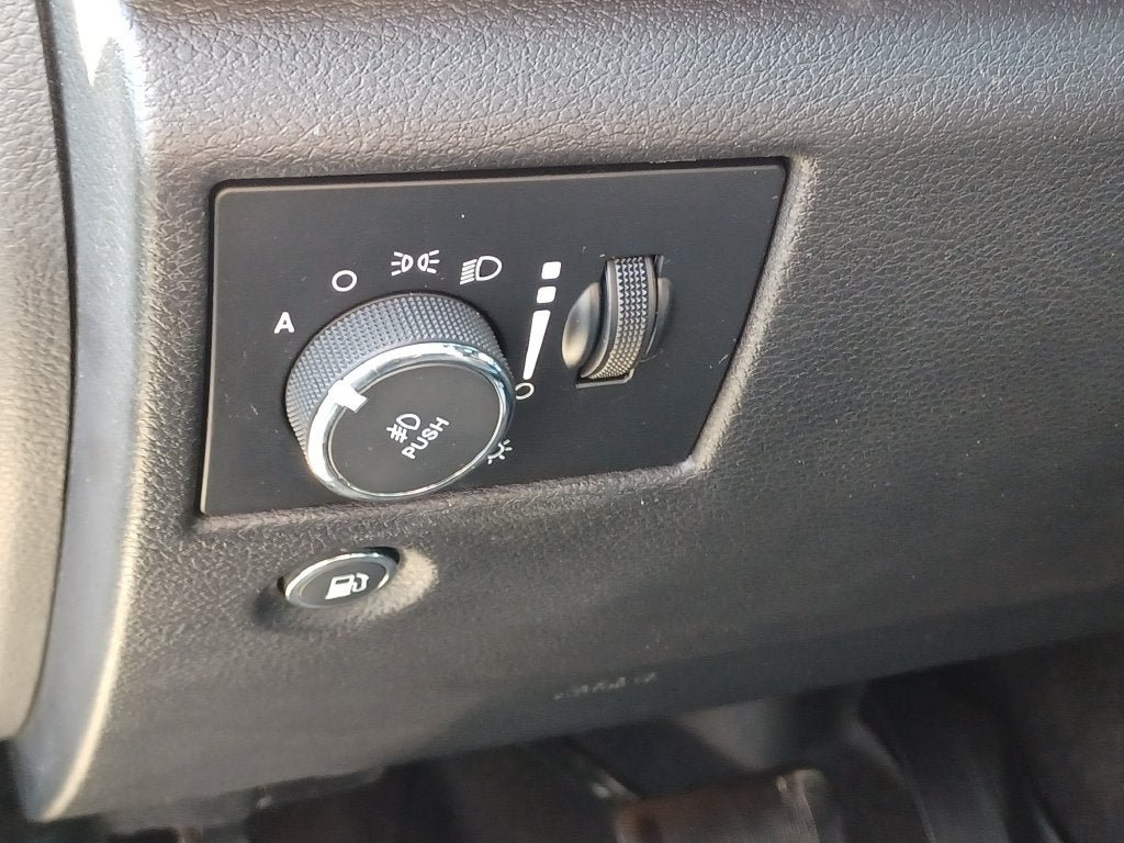 Used 2018 Jeep Grand Cherokee Limited AWD/4WD image 10