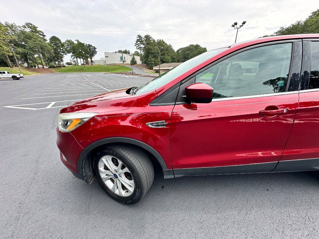 Used 2017 Ford Escape SE FWD image 4