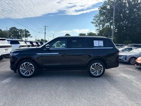 Used 2025 Lincoln Navigator Reserve AWD/4WD image 1
