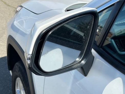 Used 2021 Toyota RAV4 XLE image 8