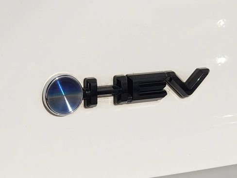 Used 2025 Toyota Camry SE w/ Convenience Package image 13