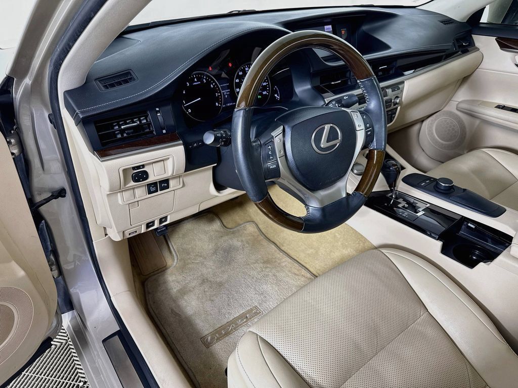Used 2014 Lexus ES 350 w/ Premium Package FWD image 9