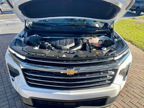Used 2025 Chevrolet Traverse LT image 16