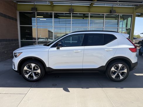 Used 2025 Volvo XC40 B5 Plus w/ Protection Package Premier AWD/4WD image 7