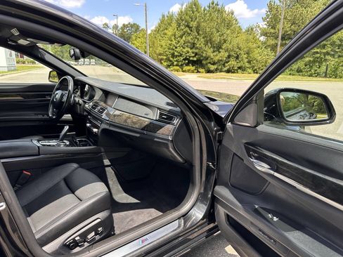 Used 2015 BMW 740Li xDrive image 19