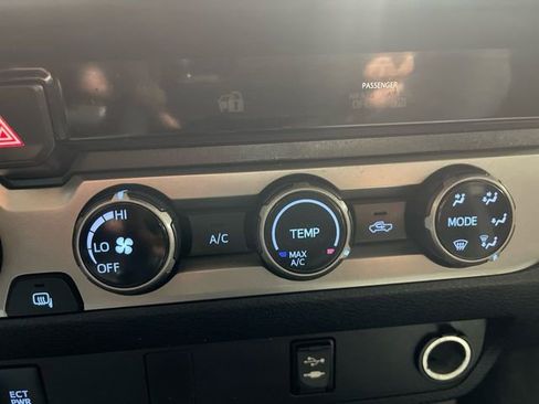 Used 2016 Toyota Tacoma SR AWD/4WD image 17