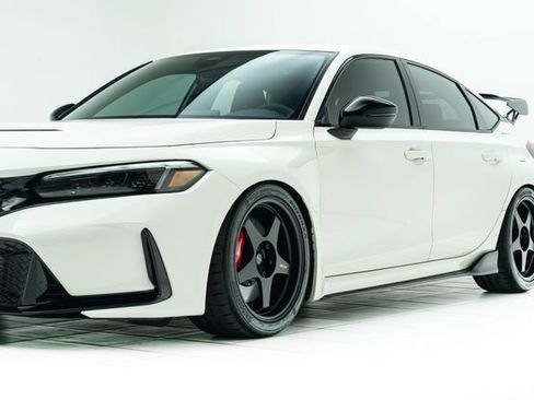 Used 2024 Honda Civic Type R image 10