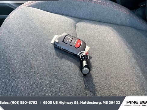 Used 2024 Jeep Wrangler Rubicon w/ Technology Group image 9