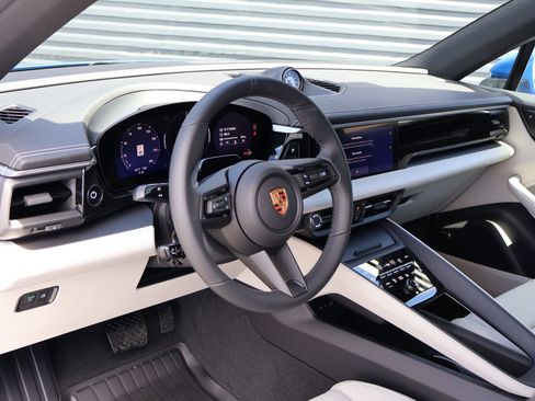 New 2026 Porsche Macan 4 Electric image 4