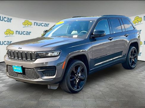 Used 2023 Jeep Grand Cherokee Altitude AWD/4WD image 3