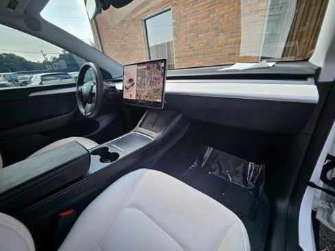 Used 2023 Tesla Model Y AWD image 57