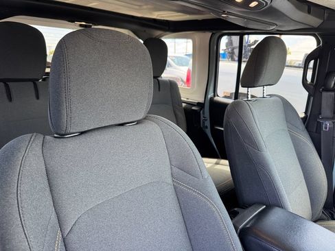 Used 2024 Jeep Wrangler Unlimited AWD/4WD image 18