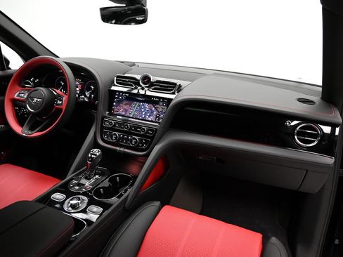 Used 2022 Bentley Bentayga AWD/4WD image 21