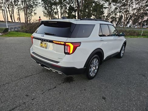 New 2026 Ford Explorer Active w/ Active Comfort Package image 28