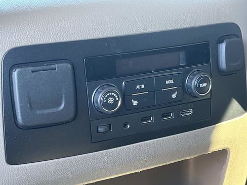 Used 2018 Chevrolet Suburban Premier image 14