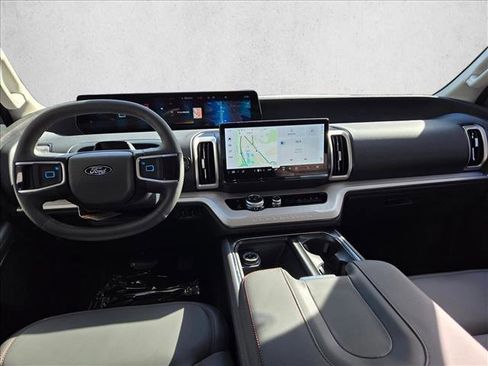 New 2025 Ford Expedition Active image 14