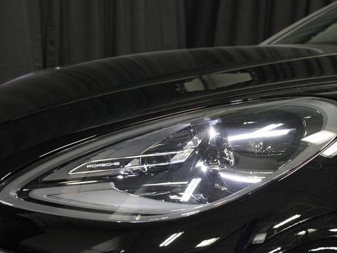 New 2026 Porsche Macan image 15