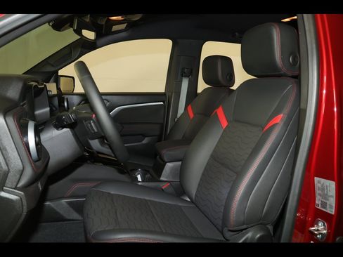 Used 2024 Chevrolet Colorado Z71 w/ Z71 Convenience Package 2 image 26