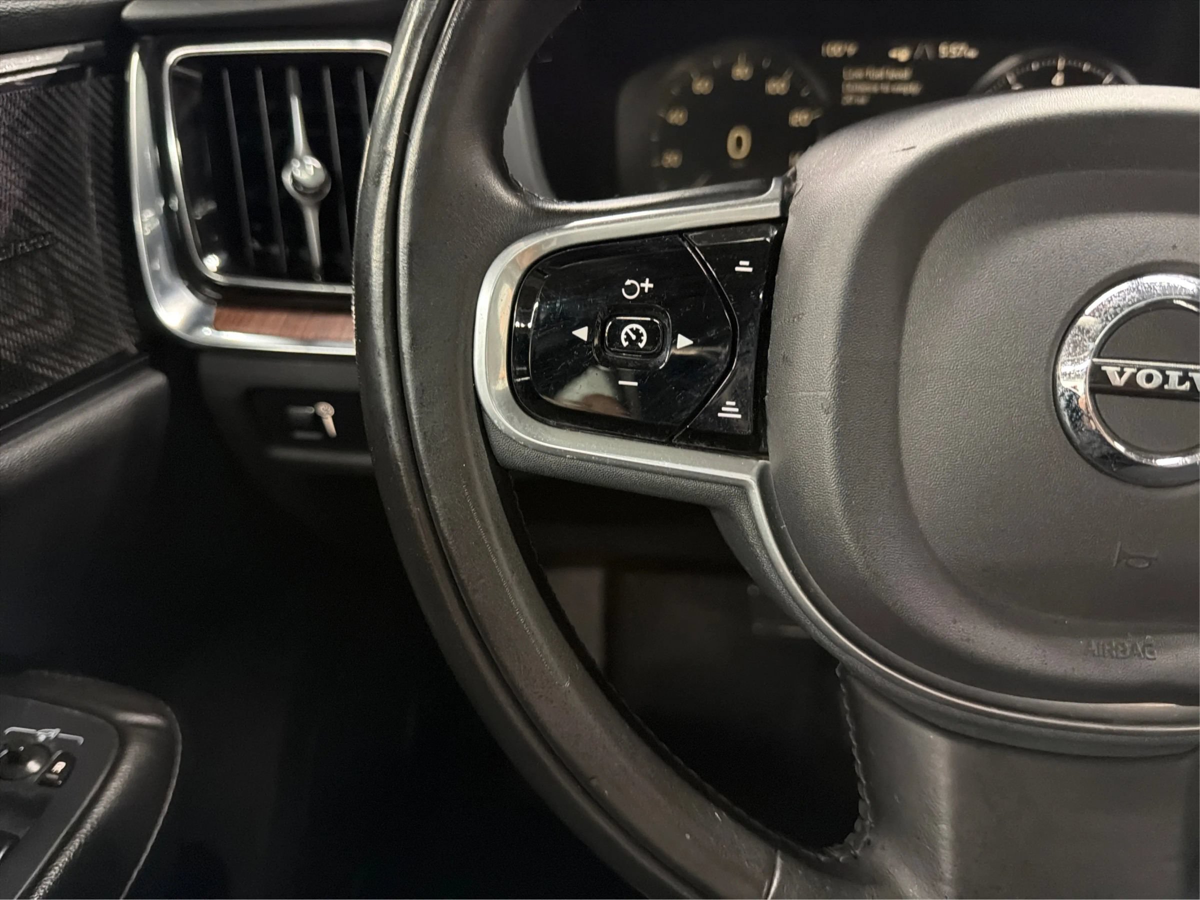 Used 2019 Volvo S60 T5 Momentum w/ Multimedia Package FWD image 25