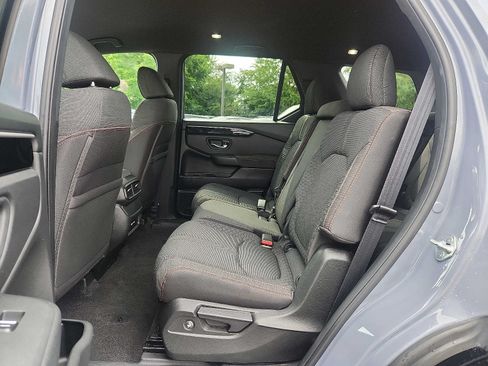 Used 2023 Honda Pilot Sport image 10