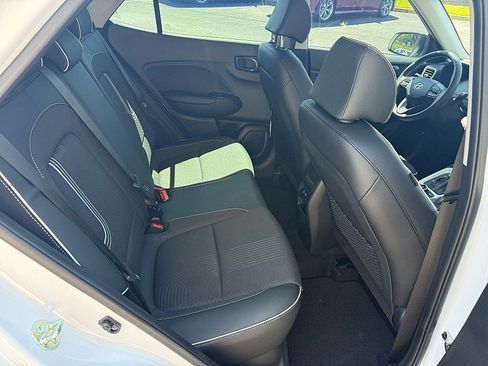Used 2025 Hyundai Venue Limited FWD image 17