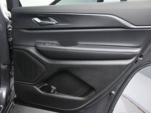 New 2025 Jeep Grand Cherokee L Laredo w/ Luxury Tech Group I image 17