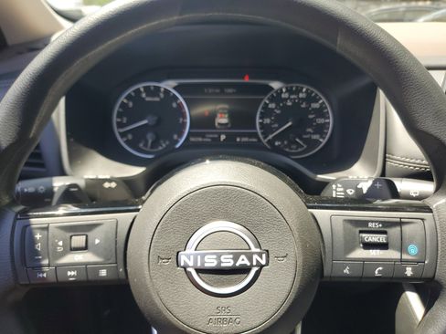 Used 2023 Nissan Rogue SV image 17