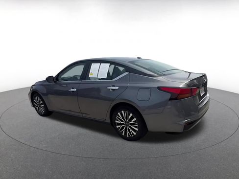 Used 2025 Nissan Altima 2.5 SV FWD image 10