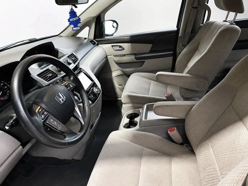 Used 2016 Honda Odyssey EX image 3